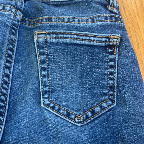 Gap Boys Medium Wash Straight Legged Jeans - Picture 7 of 8